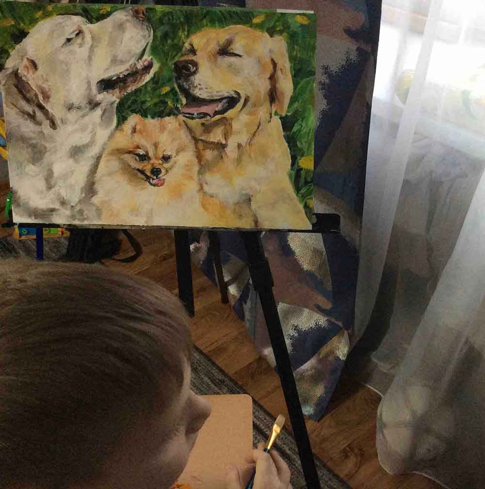 Pasha Abramov garçon vend peintures payer nourriture animaux refuge