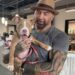 Dave Bautista adopte chien retrouvé attaché offre récompense