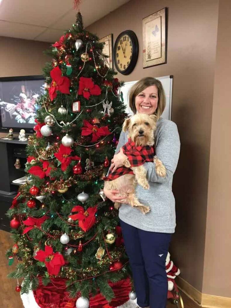 Une infirmière adopte le chien de 13 ans de son patient