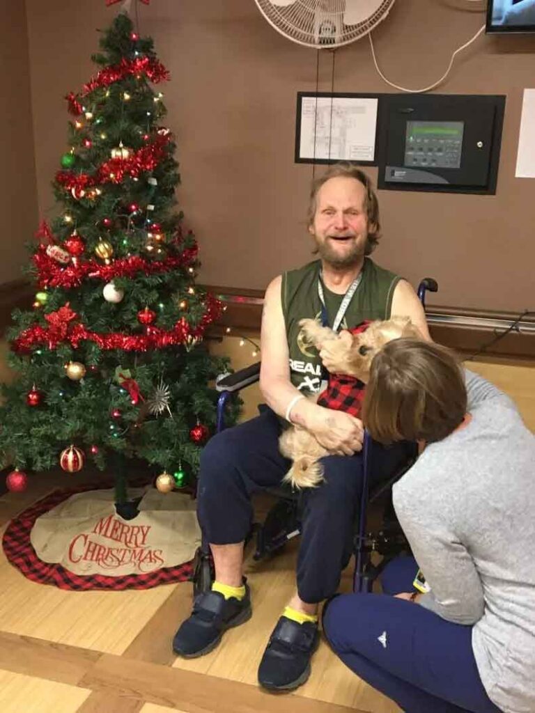 Une infirmière adopte le chien de 13 ans de son patient