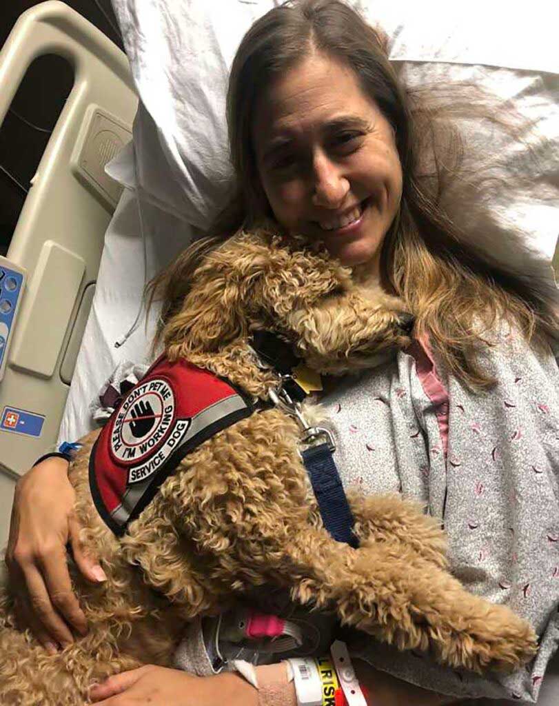 Moxie prenant soin de sa mère à l'hôpital