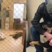 L'adolescent confie à regret son chien au refuge. La raison a choqué les employés. Comment ont-ils pu le laisser partir ? 6 adolescent confie à regret son chien au refuge