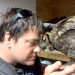 homme sauvé hibou blessé réaction ému