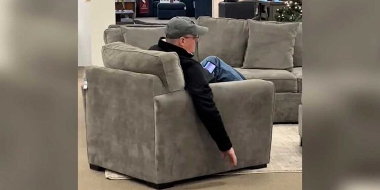 La règle d or d un propriétaire de chien pour acheter un fauteuil fait fondre les internautes